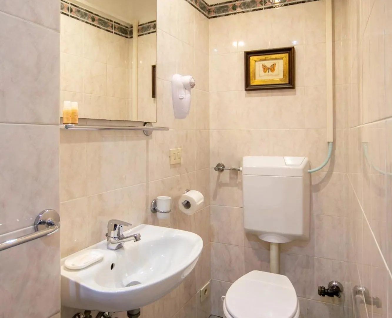 Althea Rooms Florence 2*,  Italy