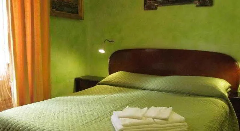 Althea Rooms Florence 2*,